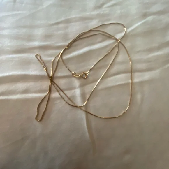 14k Yellow Gold Box Chain Necklace - Picture 3 of 6